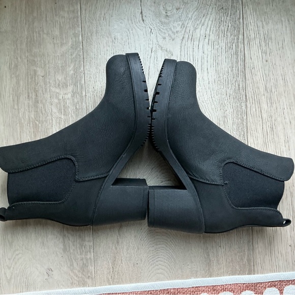 Dream Pairs Chunky High Heel Chelsea Ankle Boots | Black | Size 6.5 - Picture 6 of 13
